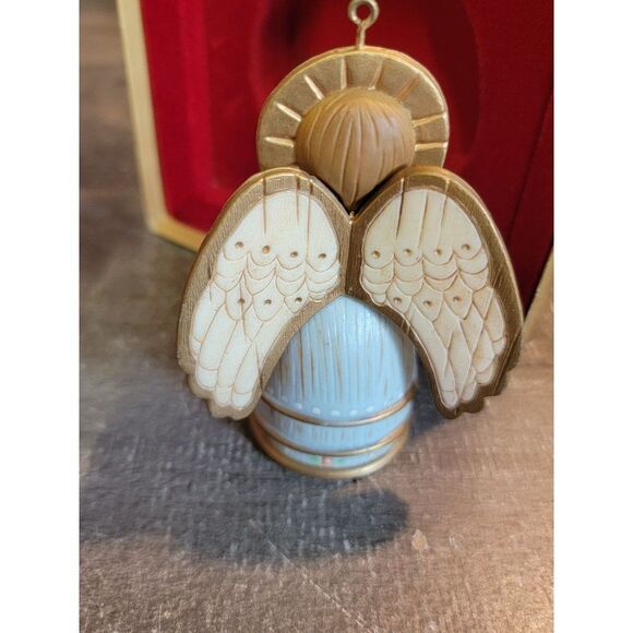 Hallmark 1977 Joy to the World ornament Xmas Decor angel - Picture 3 of 4